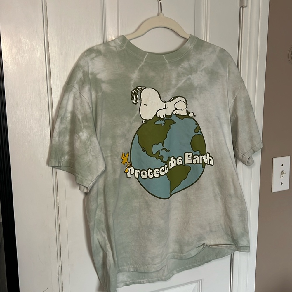 Snoopy earth t-shirt